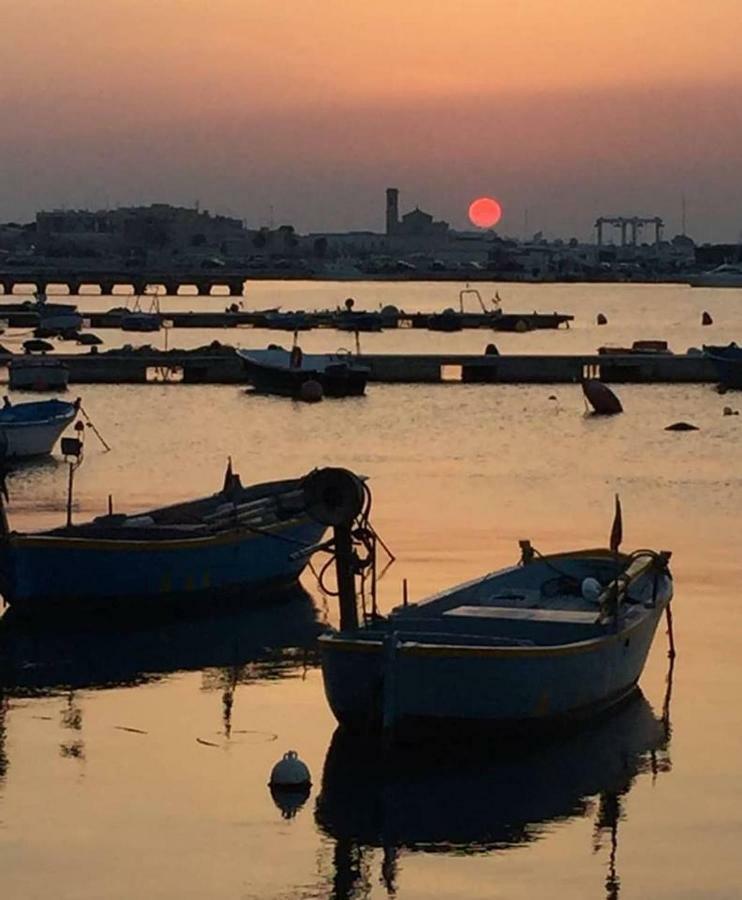Mansarda Romantica "Il Nido Delle Rondini" Conversano Exteriör bild